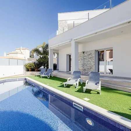 Villa Limoeiro - Beautiful New Nestled In The Heart Of Gale *