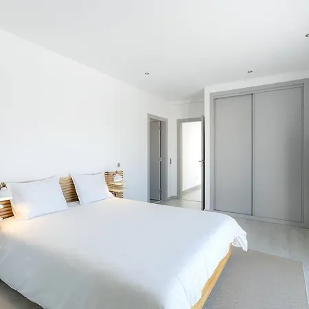Limoeiro - Beautiful New Nestled In The Heart Of Gale Villa