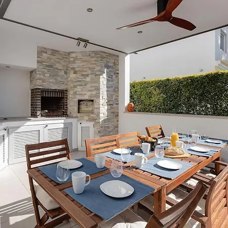Limoeiro - Beautiful New Nestled In The Heart Of Gale Villa