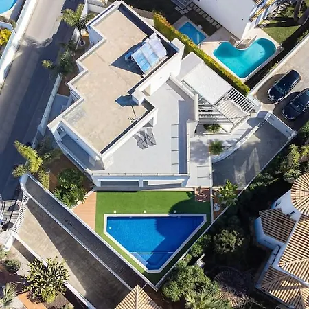 Limoeiro - Beautiful New Nestled In The Heart Of Gale Villa