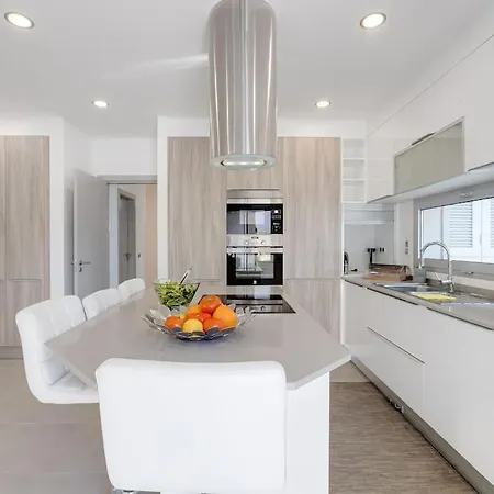 Villa Limoeiro - Beautiful New Nestled In The Heart Of Gale *