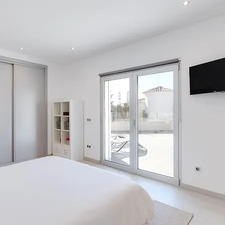 Limoeiro - Beautiful New Nestled In The Heart Of Gale Villa *