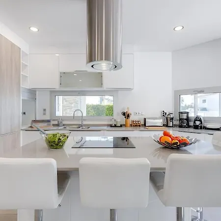 Limoeiro - Beautiful New Nestled In The Heart Of Gale Villa *