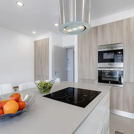 Limoeiro - Beautiful New Nestled In The Heart Of Gale * Guia (Faro)